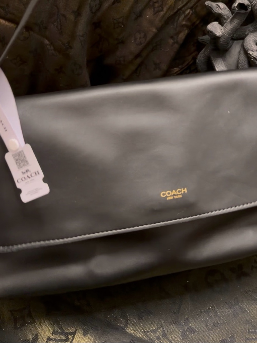 Coach Black Leather Shoulder Bag with Gold Logo - Picture 5 of 5